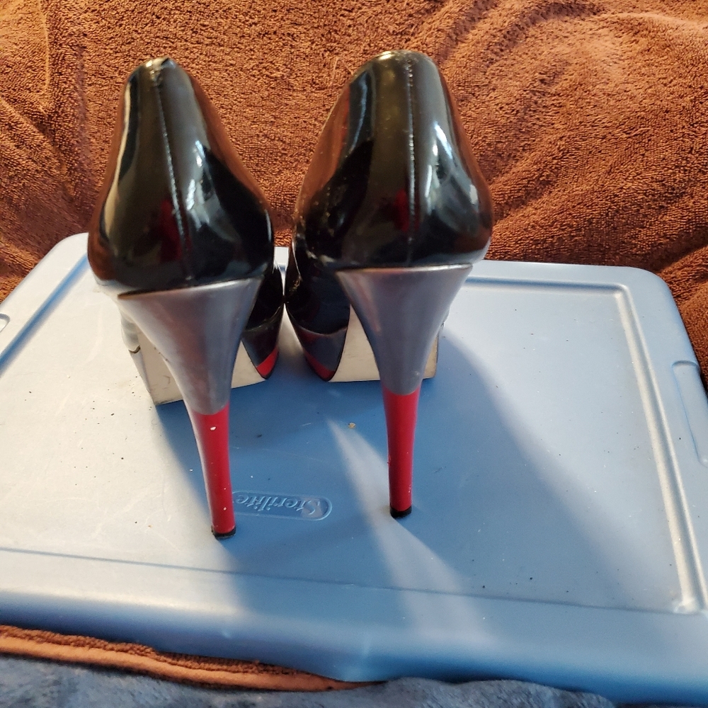 HEELS